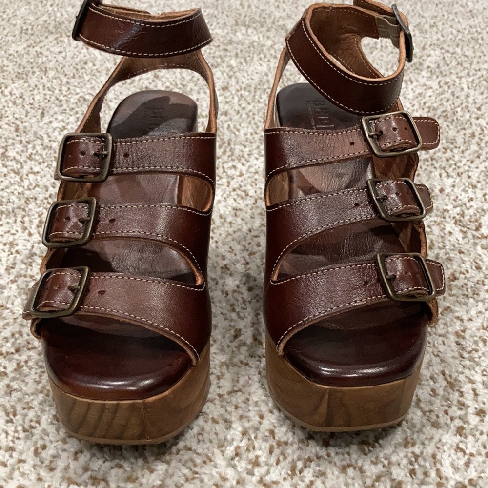 Bed Stu wooden Heels,these fit like a sz 6 IMO - Picture 3 of 11